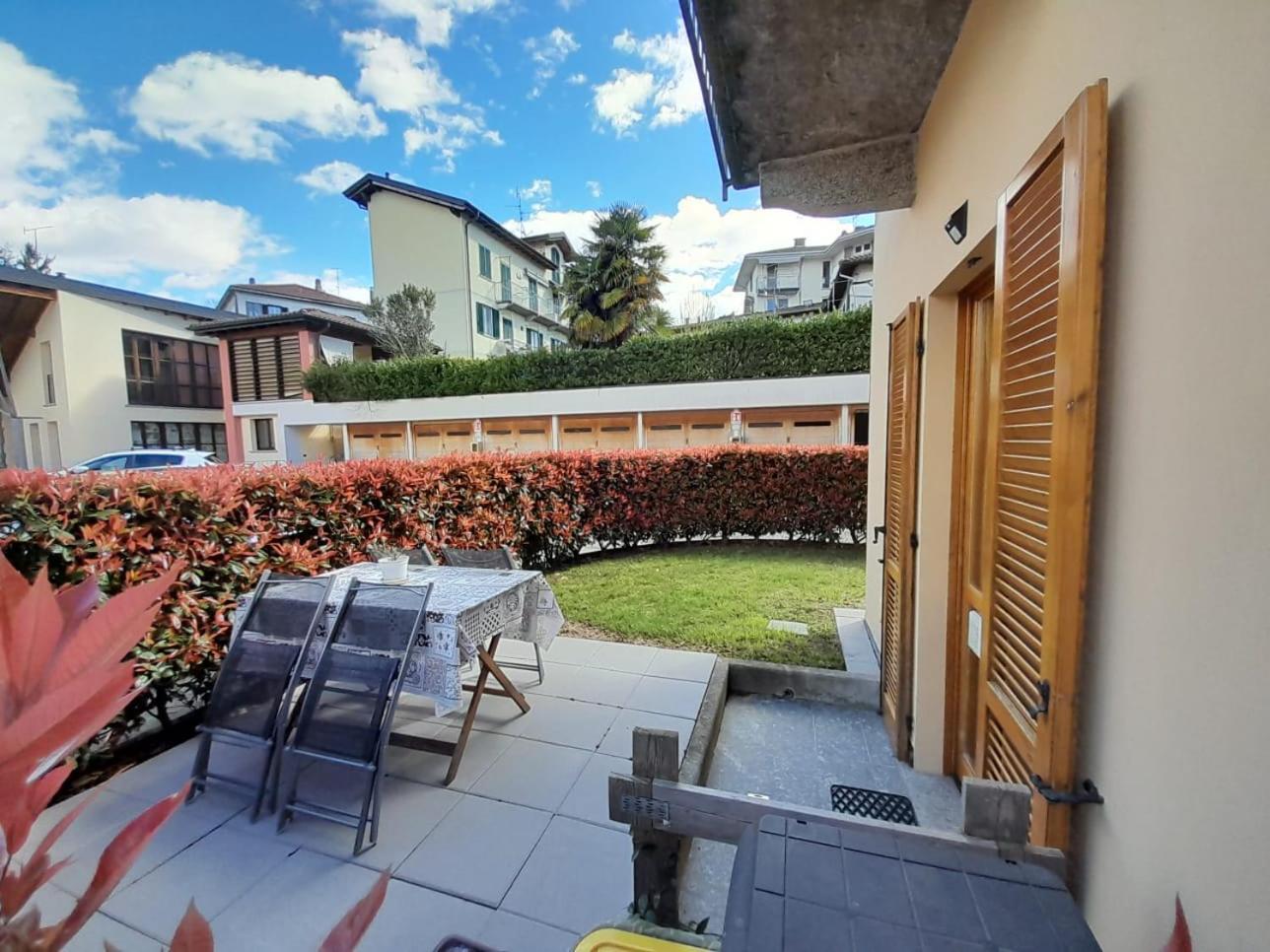 Marco Apartment - Holiday Apartment Luino Exterior foto